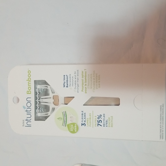 Schick Intuition Bamboo Razor kit - Picture 3 of 3
